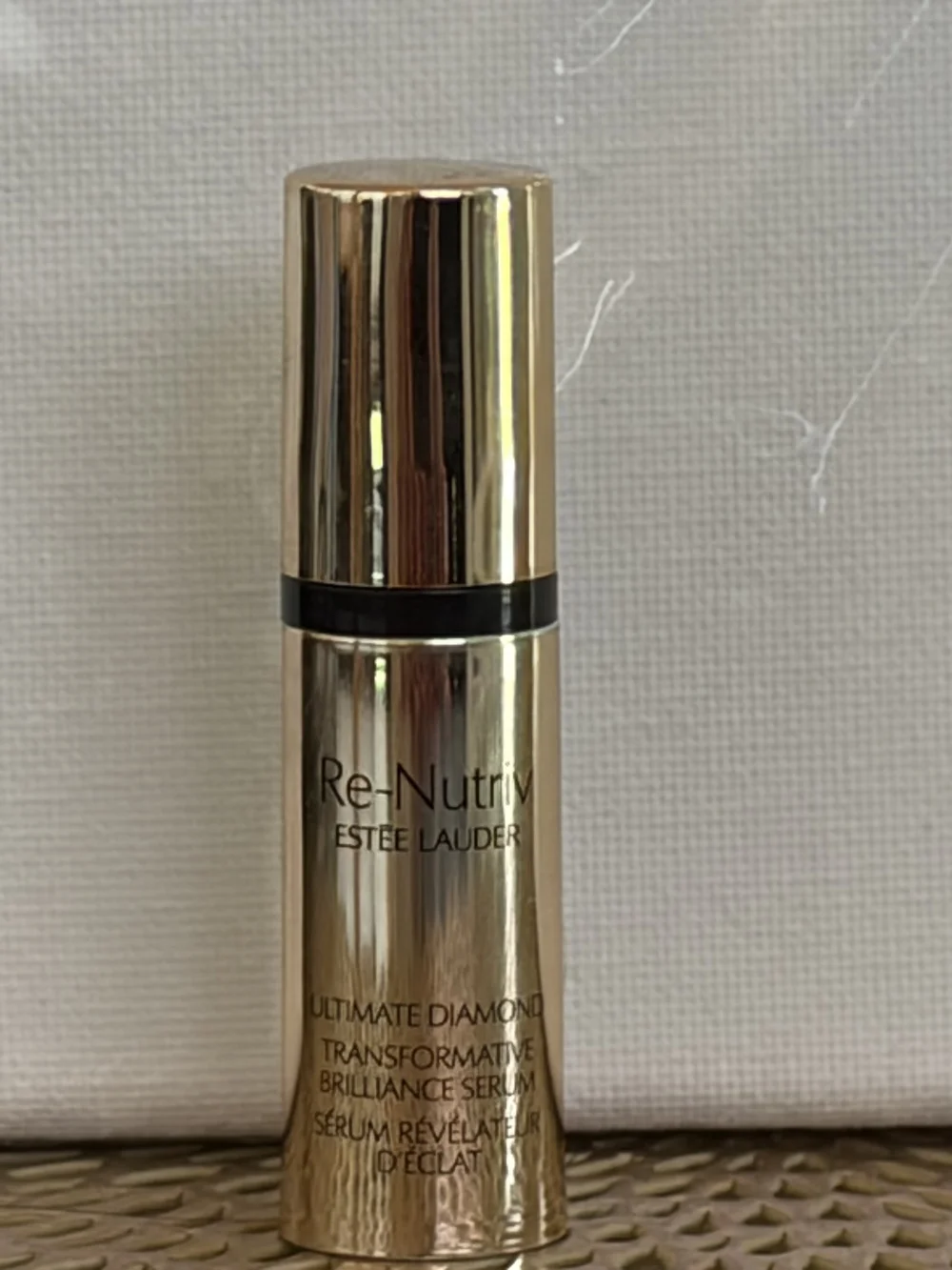 Estée Lauder Re-Nutriv Ultimate Diamond Brilliance Serum - Gold and Black Trim